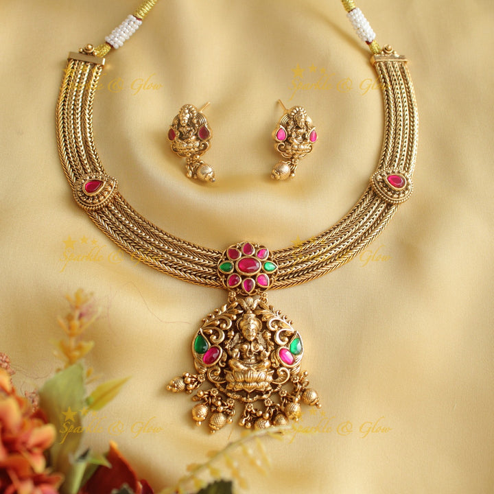 Grand lakshmi and floral design hasli short necklace - Mint green