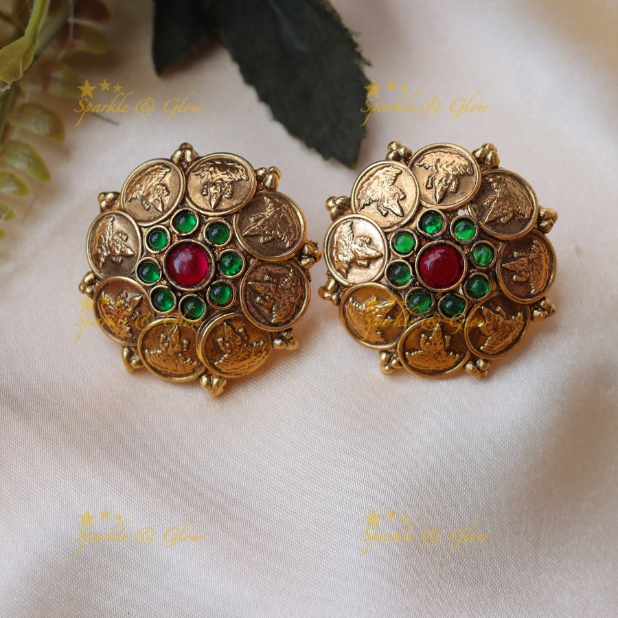 Simple coin shaped stud earrings - Sparkle and Glow - 