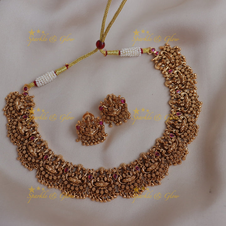 Premium matte Lakshi necklace with gold beads