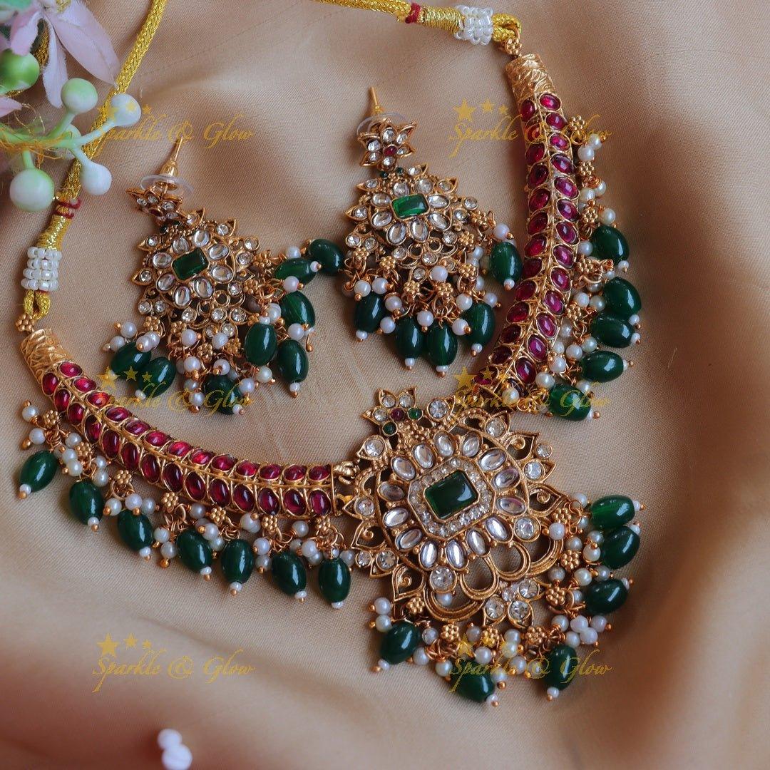 Exquisite Kemp Floral Pearl Necklace - Festive Elegance