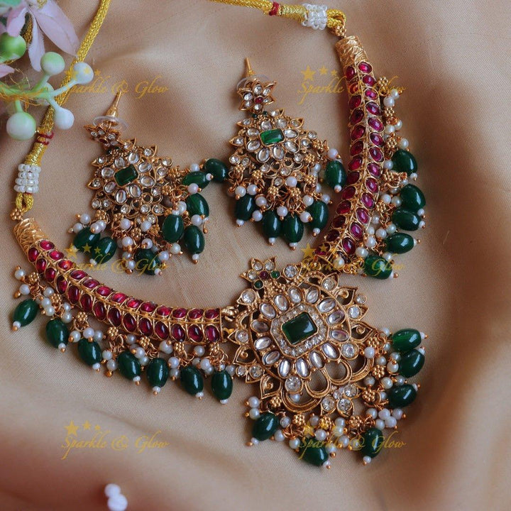 Exquisite Kemp Floral Pearl Necklace - Festive Elegance
