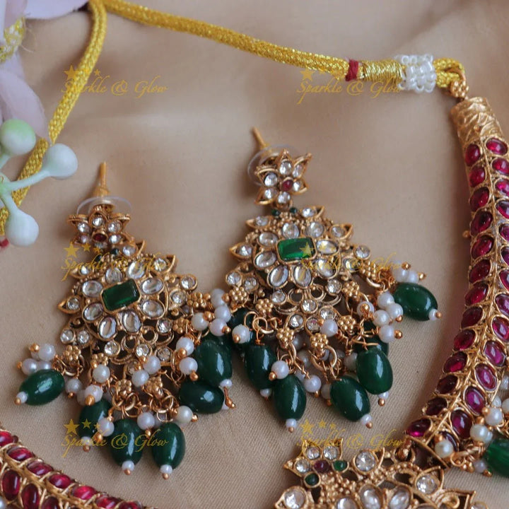 Exquisite Kemp Floral Pearl Necklace - Festive Elegance