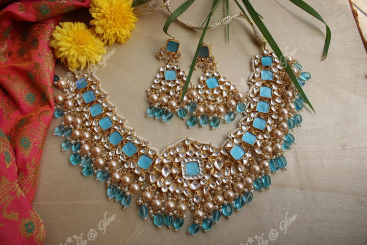 Pastel blue jadau stone short necklace