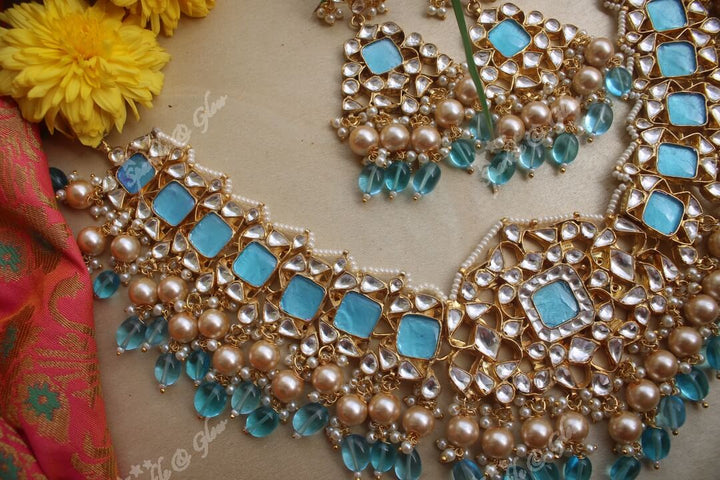 Pastel blue jadau stone short necklace