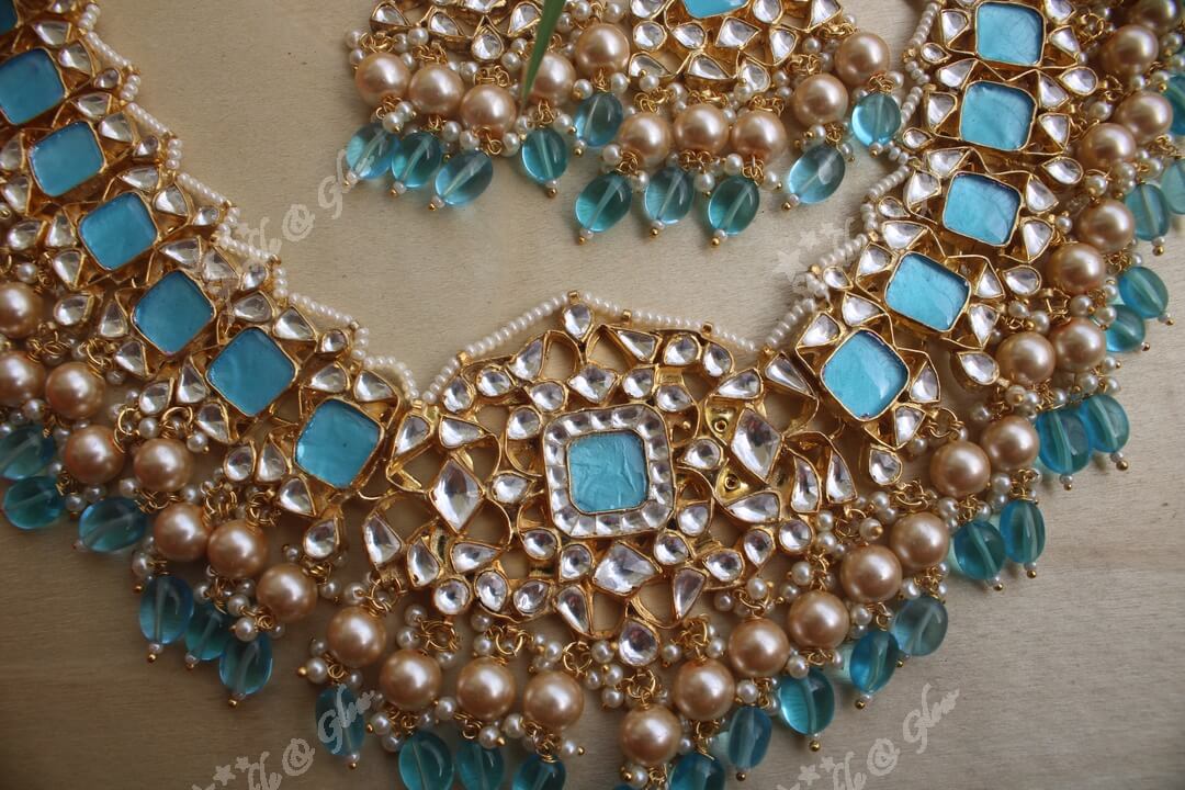 Pastel blue jadau stone short necklace