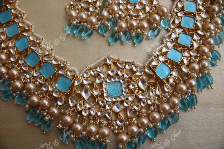 Pastel blue jadau stone short necklace