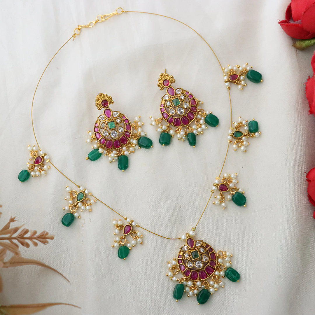 Circular Kemp Necklace Set with Green Beads & Pearls