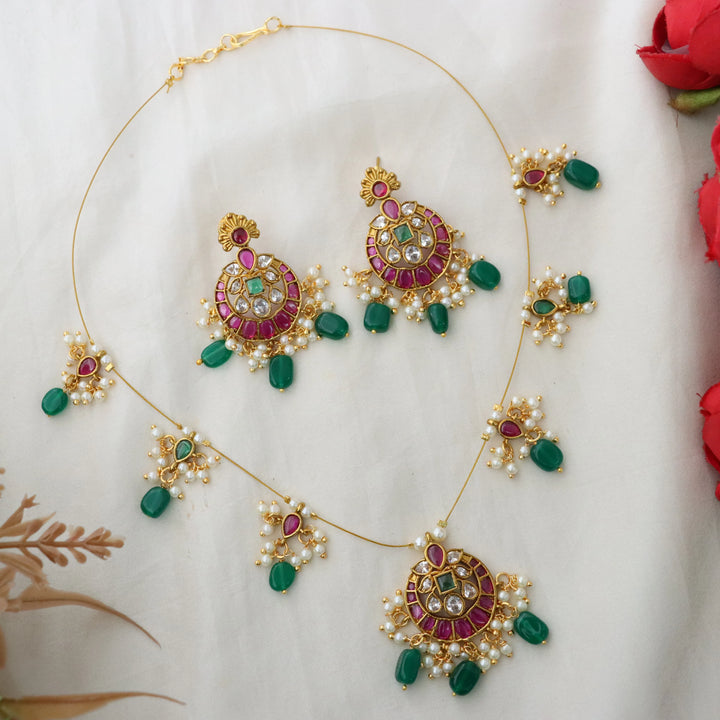 Circular Kemp Necklace Set with Green Beads & Pearls