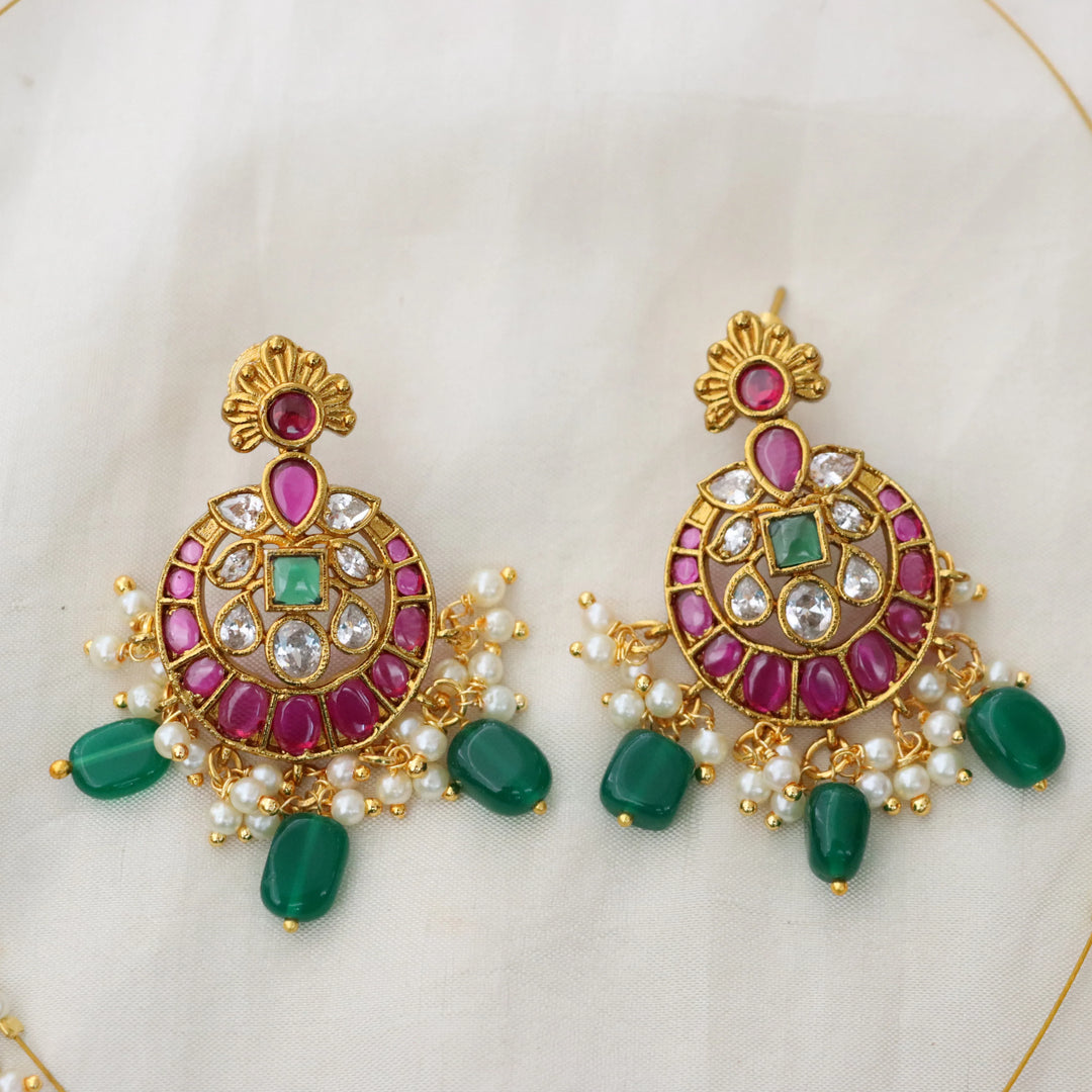 Circular Kemp Necklace Set with Green Beads & Pearls