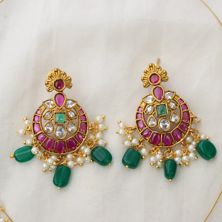 Circular Kemp Necklace Set with Green Beads & Pearls