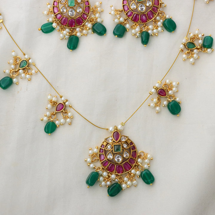 Circular Kemp Necklace Set with Green Beads & Pearls