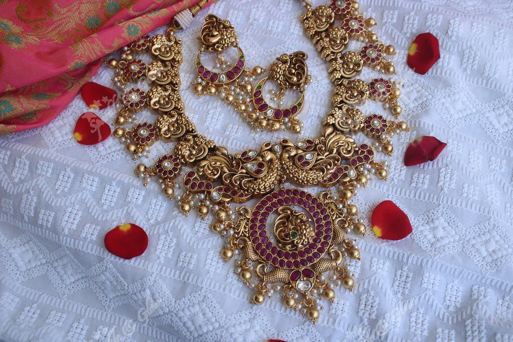 Exquisite peacock style gutta pusalu necklace made with kemp stones - Gold beads - Sparkle and Glow