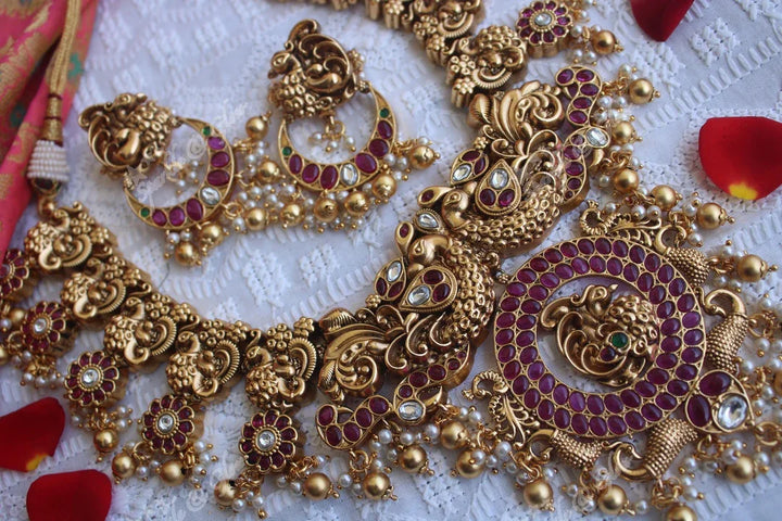 Exquisite peacock style gutta pusalu necklace made with kemp stones - Gold beads - Sparkle and Glow