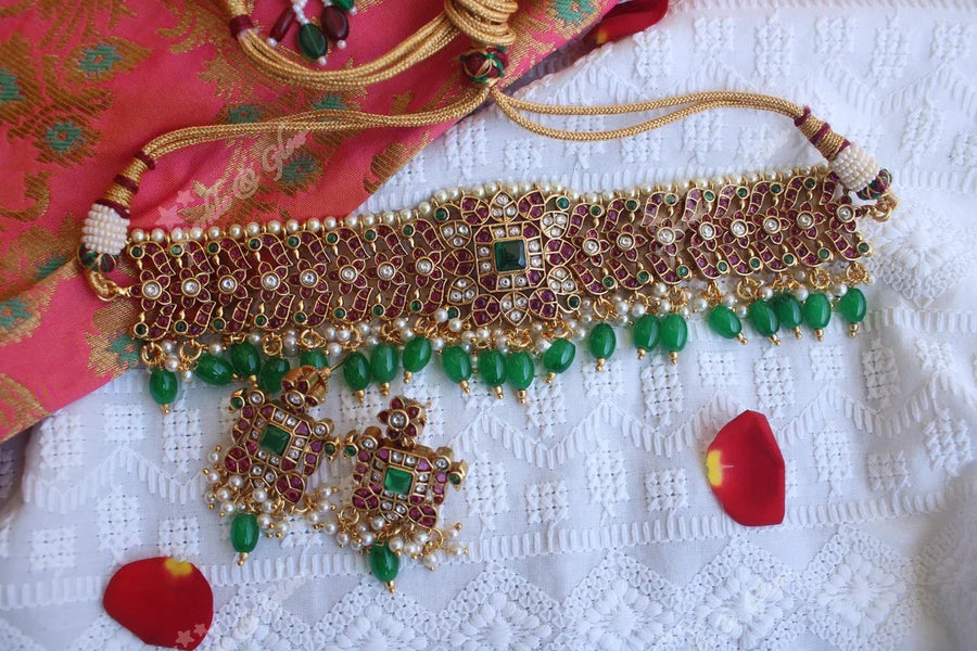 Real kemp stones gold alike gutta pusalu high neck choker - Green Beads - Sparkle and Glow