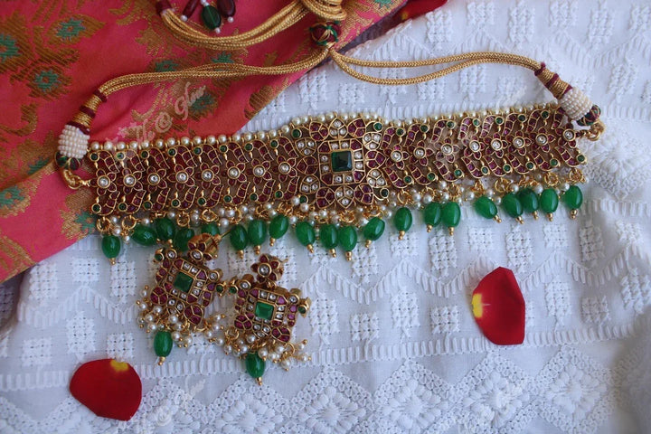 Real kemp stones gold alike gutta pusalu high neck choker - Green Beads - Sparkle and Glow