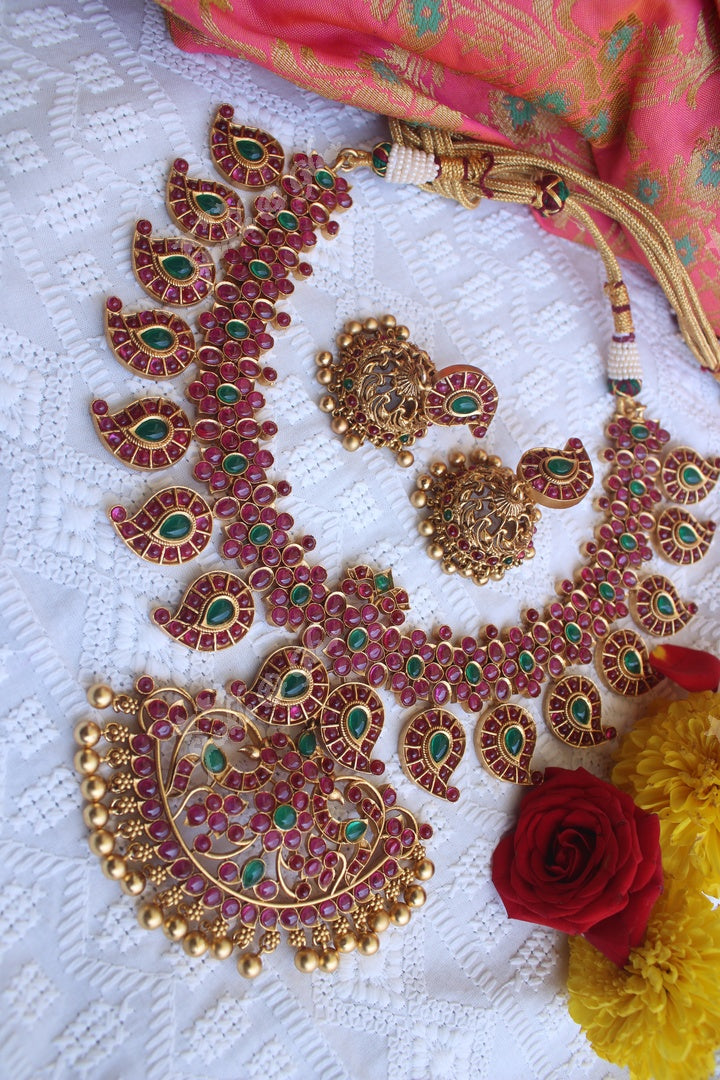 Beautiful gold alike mango floral short necklace - white