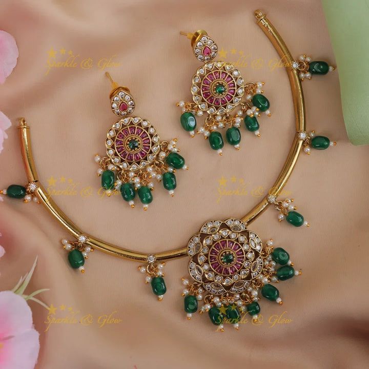 Exquisite Floral Necklace with Emerald Beads - Perfect for Weddings