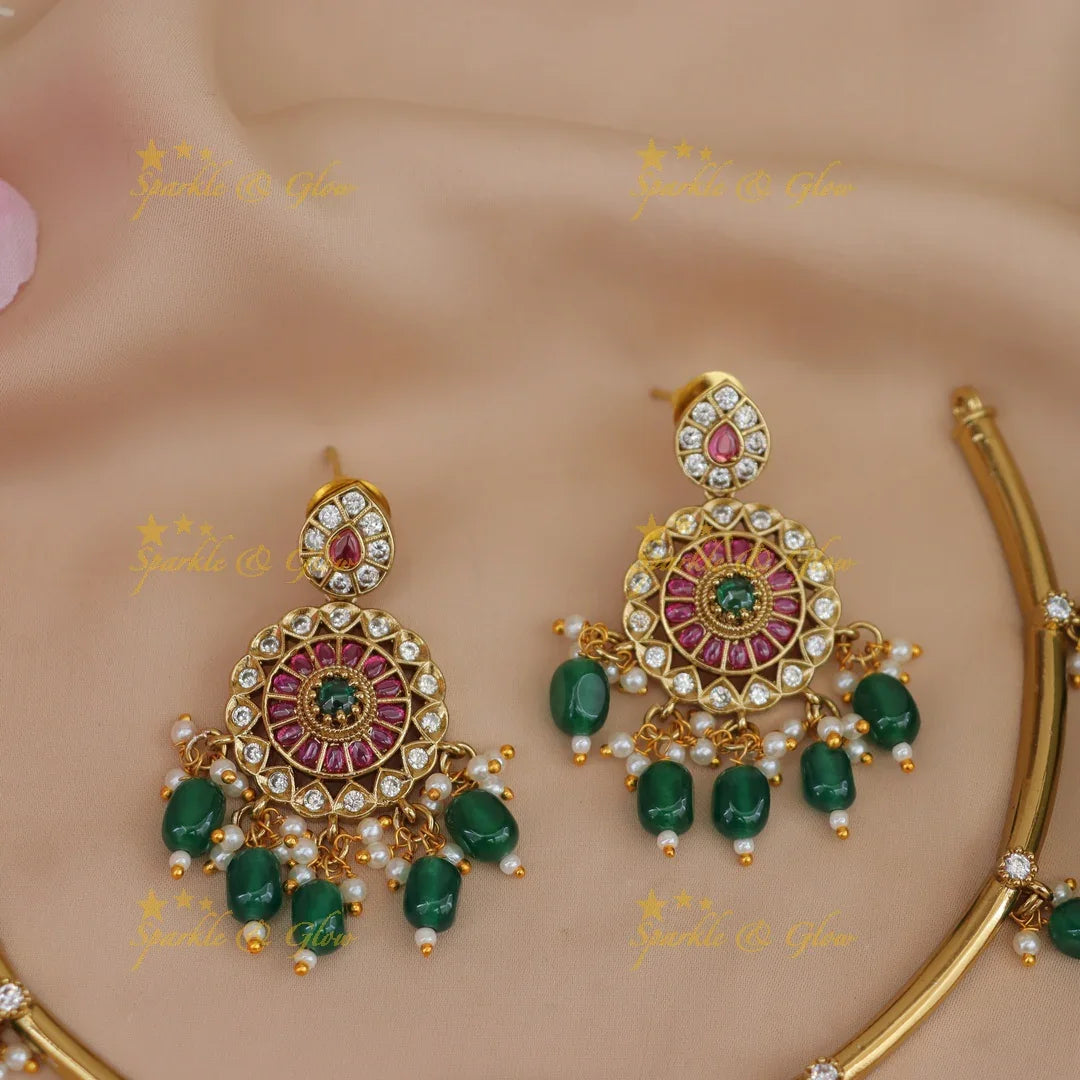 Exquisite Floral Necklace with Emerald Beads - Perfect for Weddings