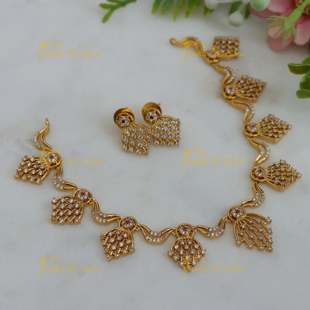 Exquisite Zigzag Floral Necklace for Festive Glamour