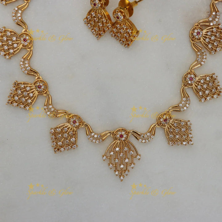 Exquisite Zigzag Floral Necklace for Festive Glamour