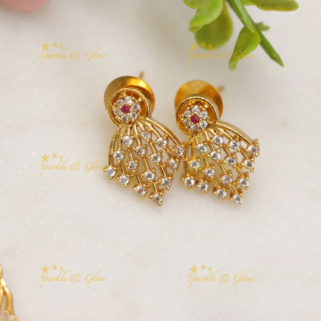 Exquisite Zigzag Floral Necklace for Festive Glamour