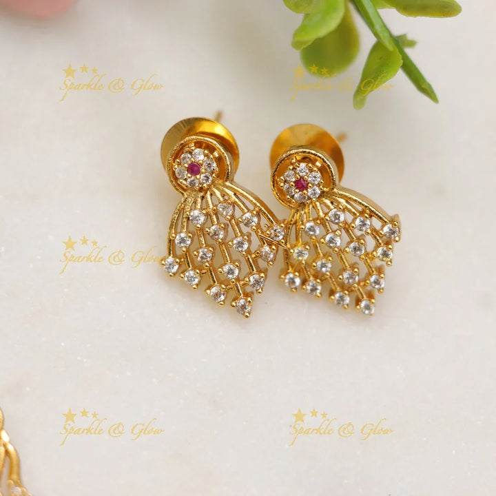 Exquisite Zigzag Floral Necklace for Festive Glamour