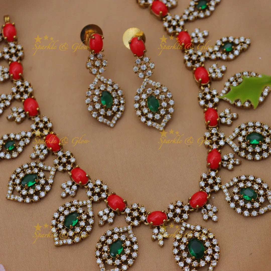 Exquisite Coral and Emerald Necklace Set - Festive Elegance