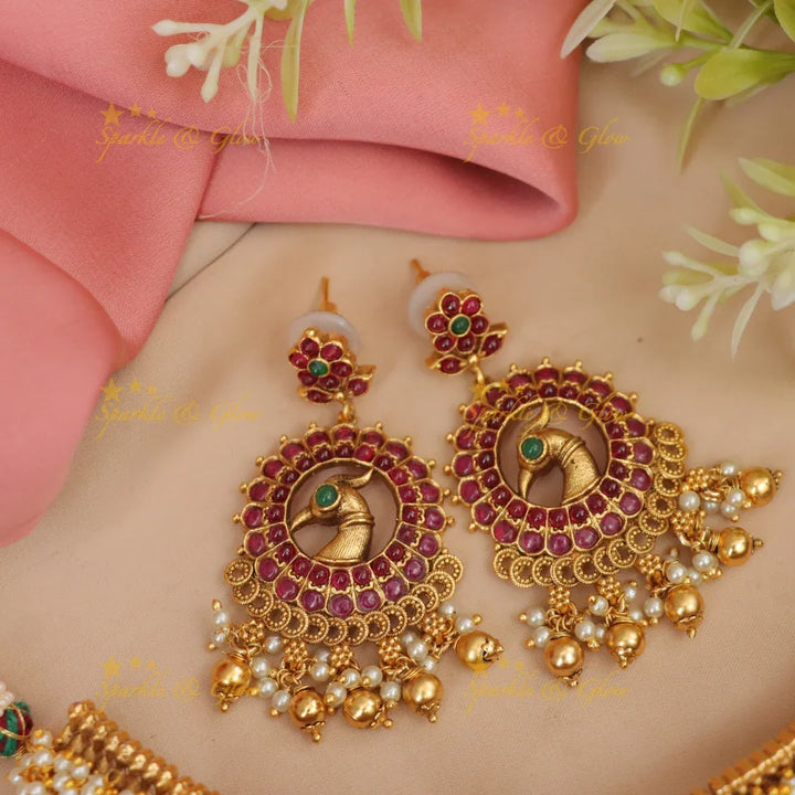 Exquisite Pearl Peacock Choker Necklace - Gold Finish