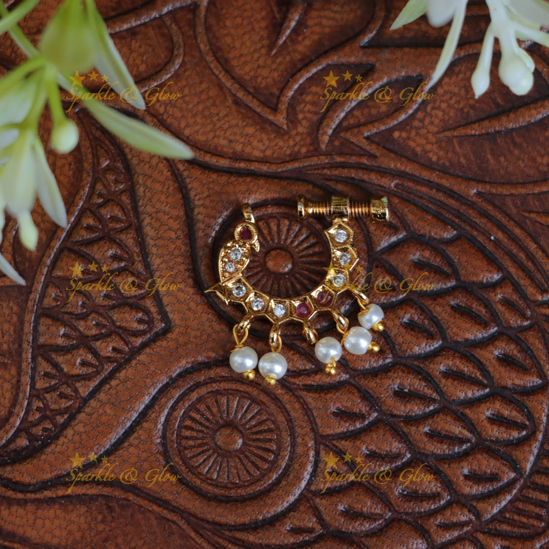 Exquisite Gold Peacock Nosepin - A Festive Must-Have
