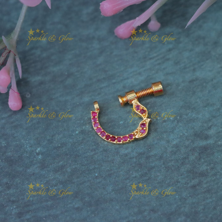 Exquisite Gold Floral Nose Ring with Elegant Design