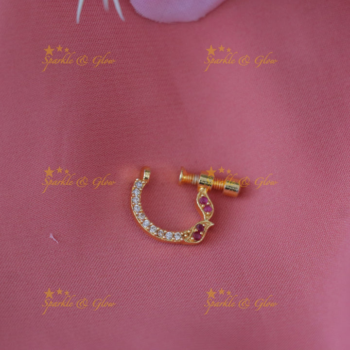 Exquisite Gold Floral Nose Ring with Elegant Design
