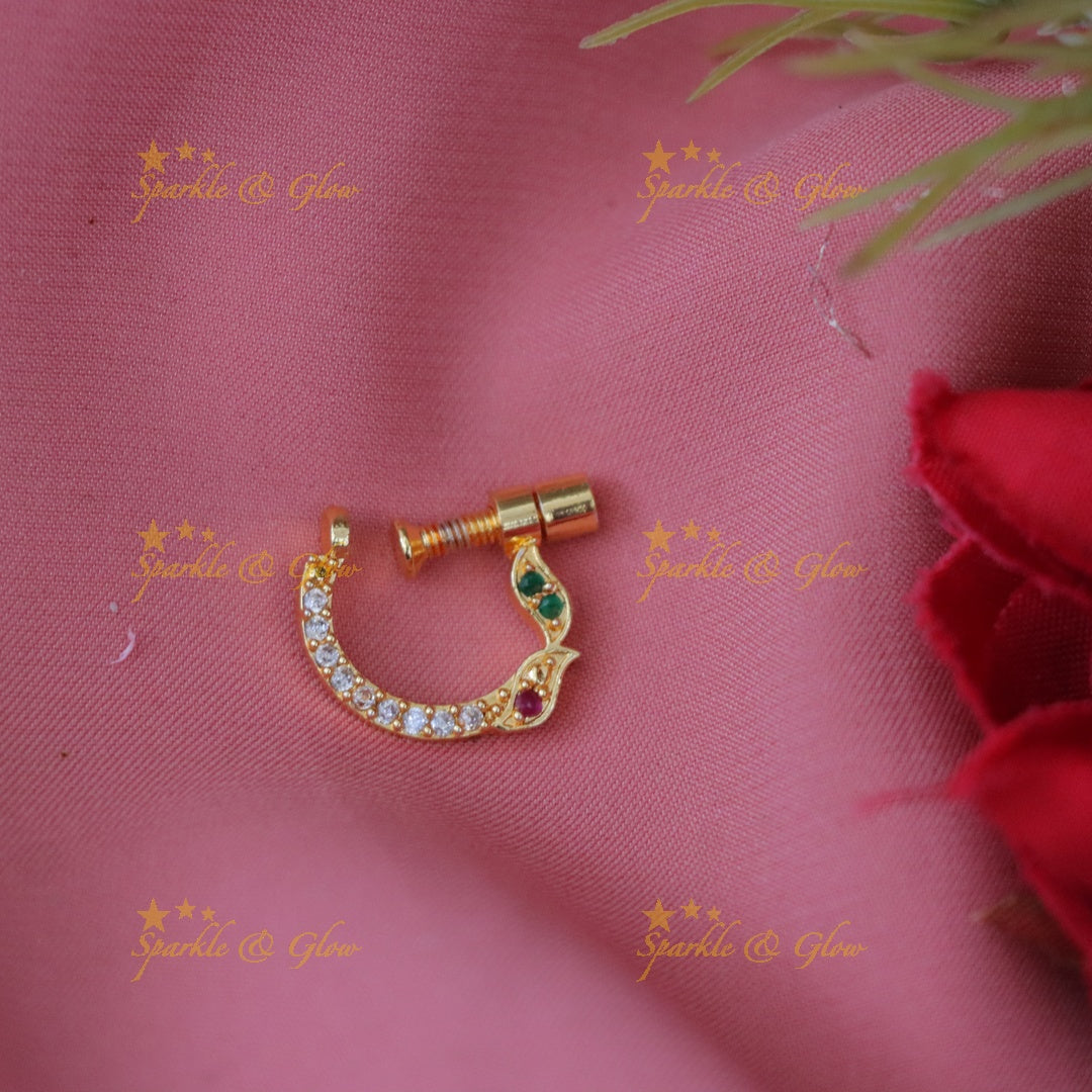 Exquisite Gold Floral Nose Ring with Elegant Design