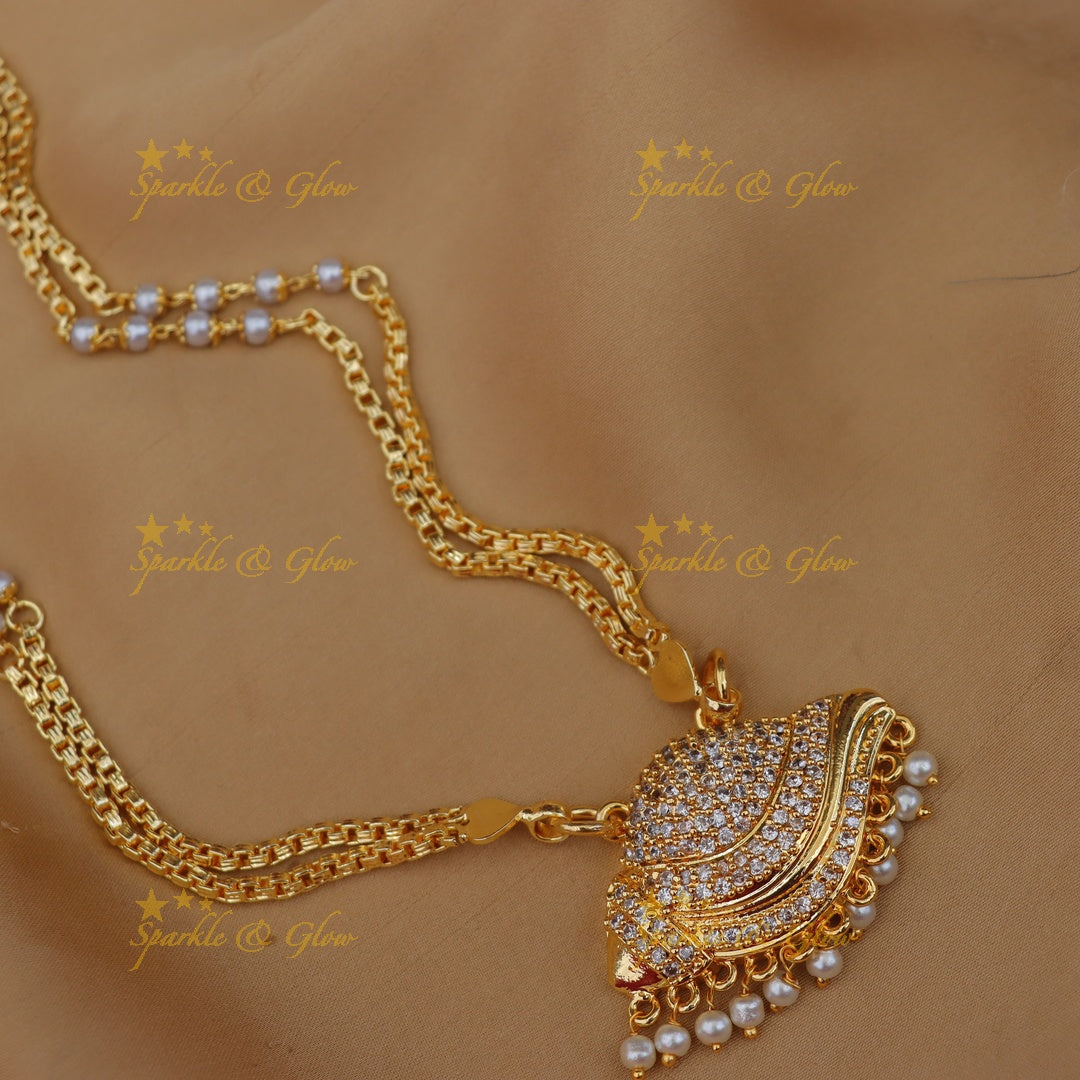 Gold Plated Shell Pendant Necklace - Timeless Elegance