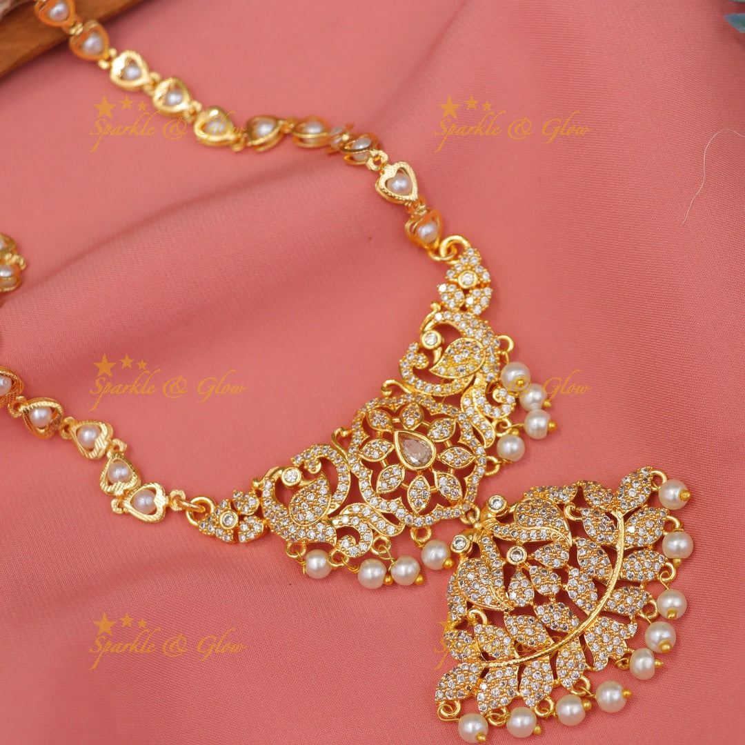 Exquisite Peacock Pendant Necklace for Grand Celebrations