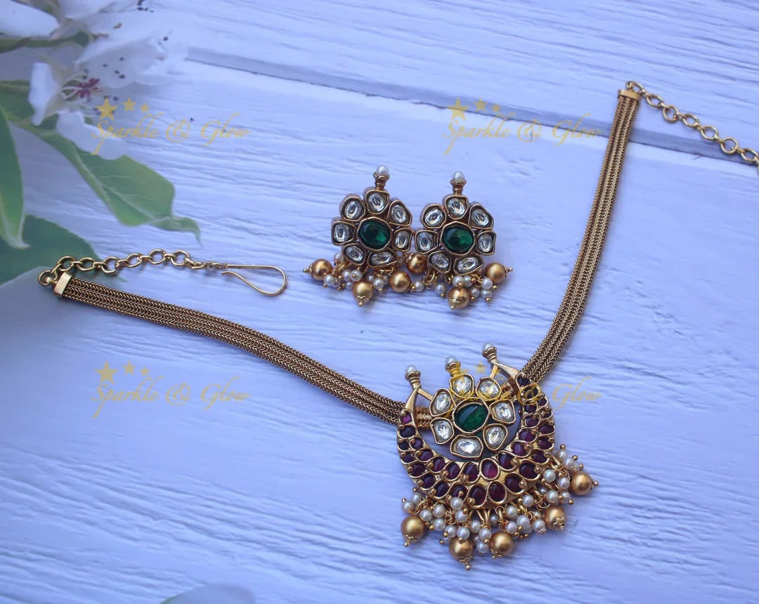 Elegant half moon choker - Green Beads - Sparkle and Glow