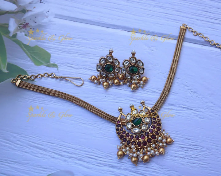 Elegant half moon choker - Green Beads - Sparkle and Glow