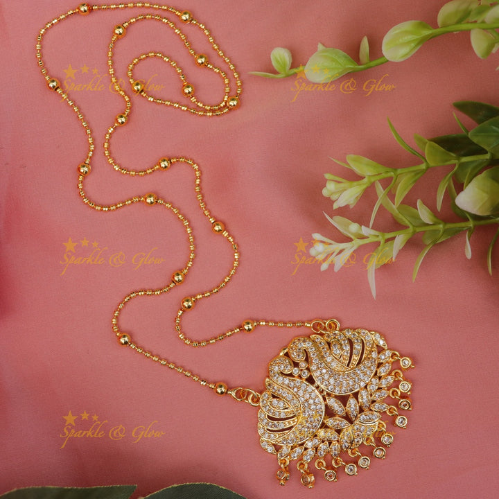 Exquisite Gold Peacock Pendant Necklace for Festive Elegance