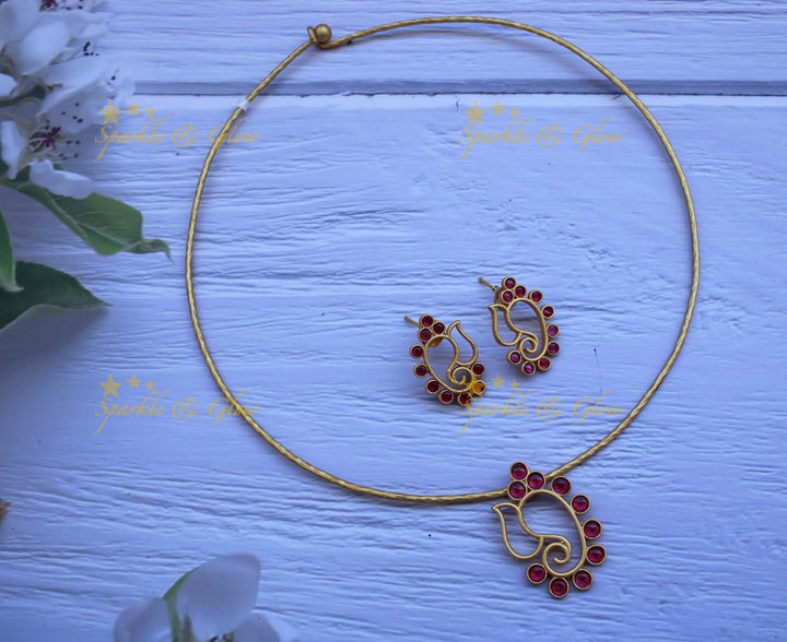 Statement geru gold polish Jadau Ganesha Pipe choker - Green