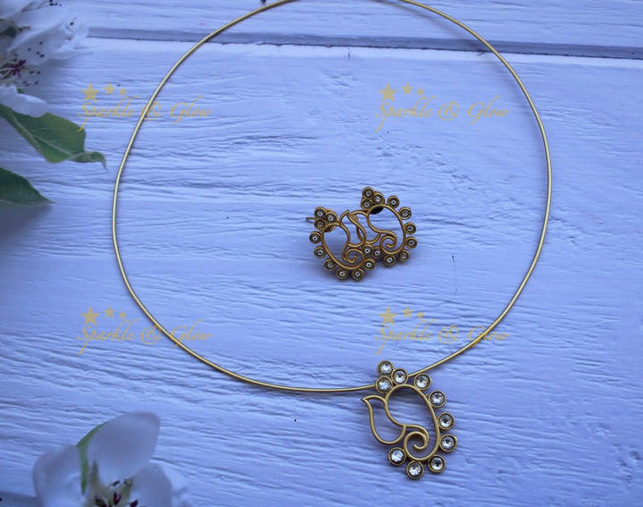 Statement geru gold polish Jadau Ganesha Pipe choker - White
