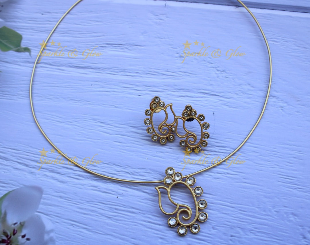 Statement geru gold polish Jadau Ganesha Pipe choker - White