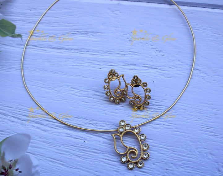 Statement geru gold polish Jadau Ganesha Pipe choker - White
