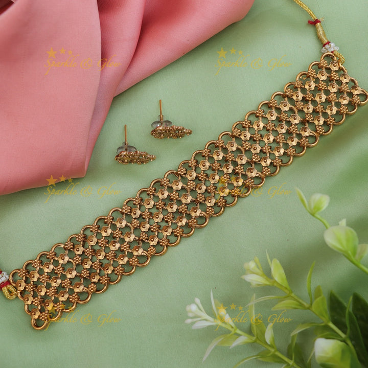 Elegant Floral Gold Choker Necklace for Festive Glamour