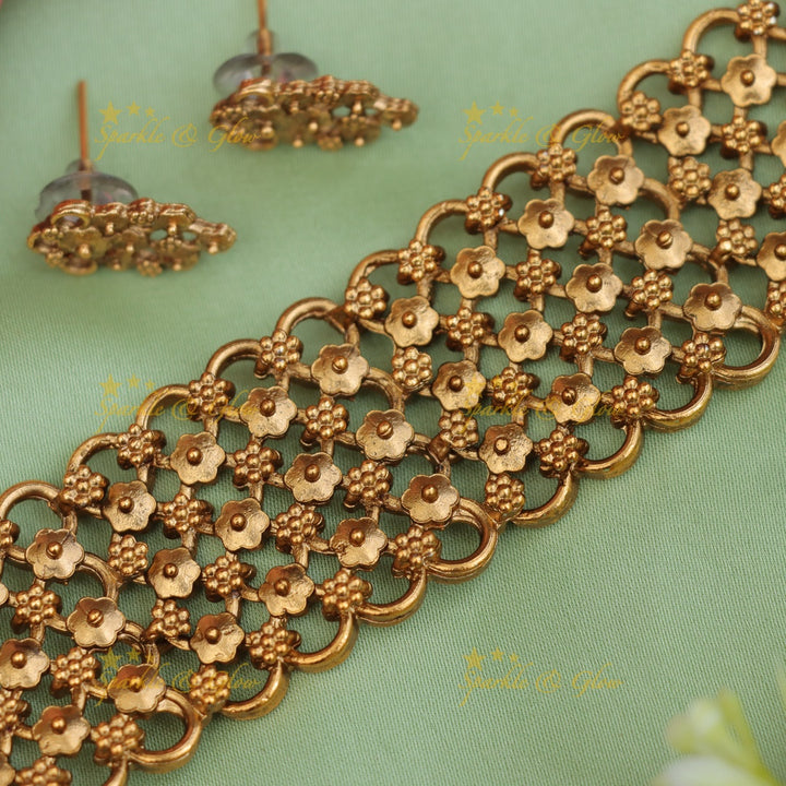 Elegant Floral Gold Choker Necklace for Festive Glamour