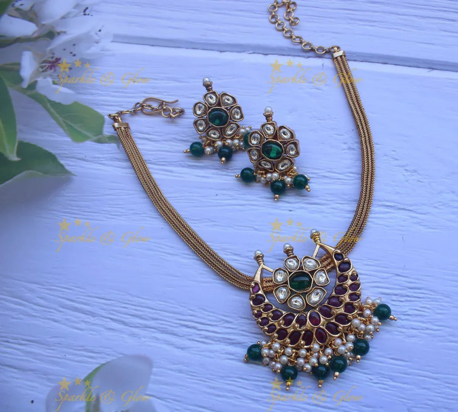 Elegant half moon choker - Green Beads - Sparkle and Glow
