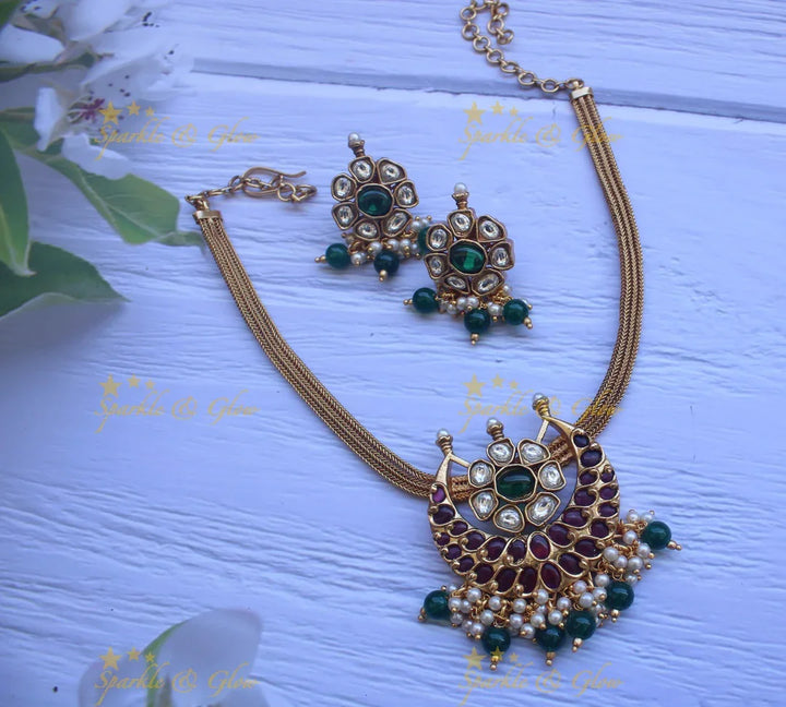 Elegant half moon choker - Green Beads - Sparkle and Glow