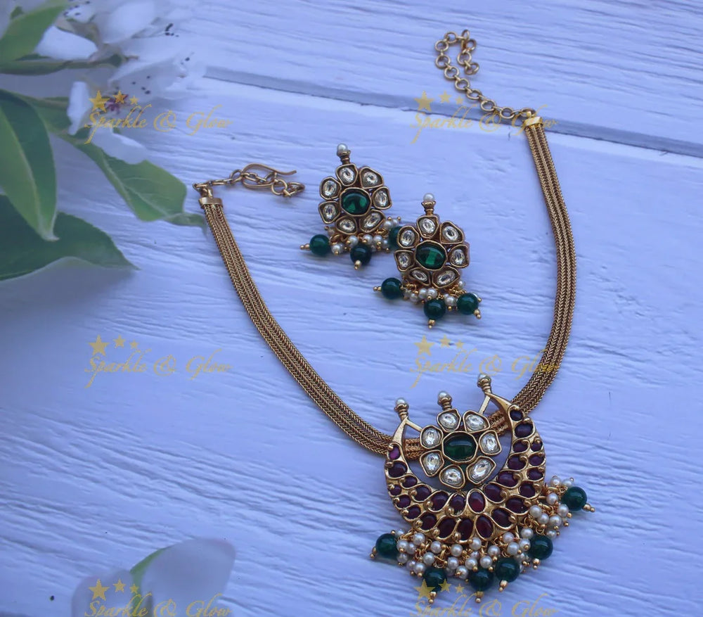Elegant half moon choker - Green Beads - Sparkle and Glow