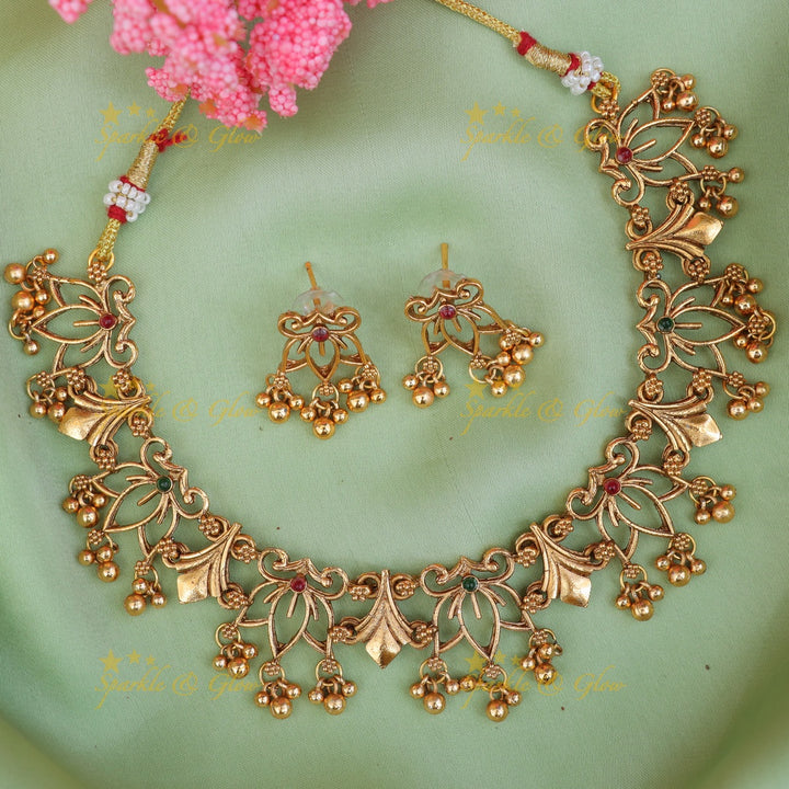 Exquisite Gold Lotus Floral Necklace for Celebrations