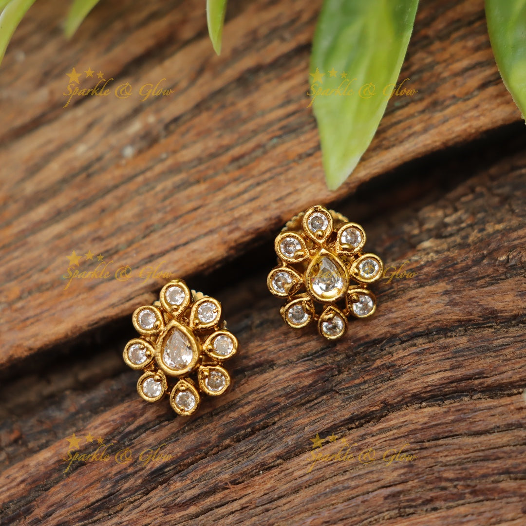 Exquisite Gold Floral Necklace for Elegant Festivities