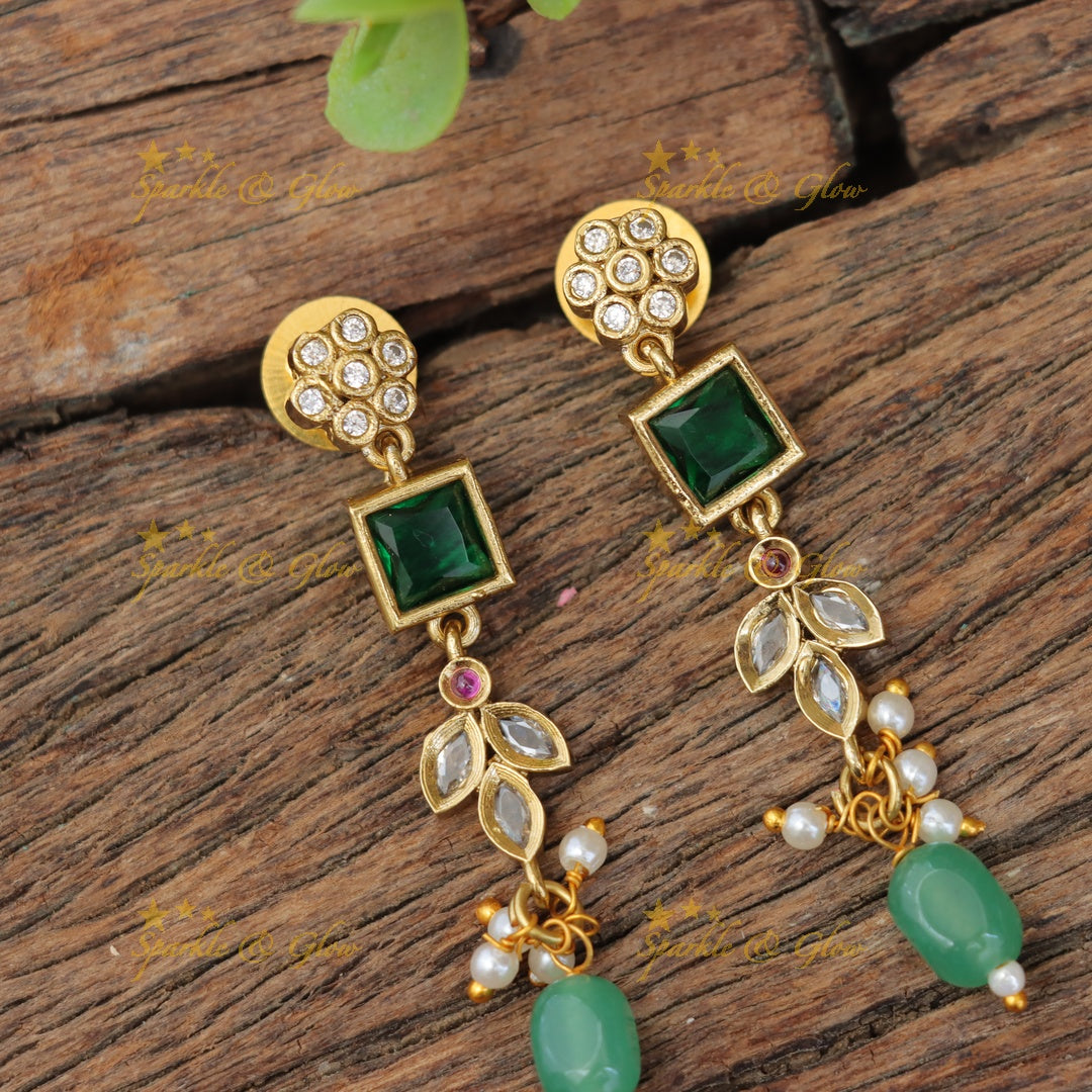 Exquisite Gold Necklace Set with Emerald Stones