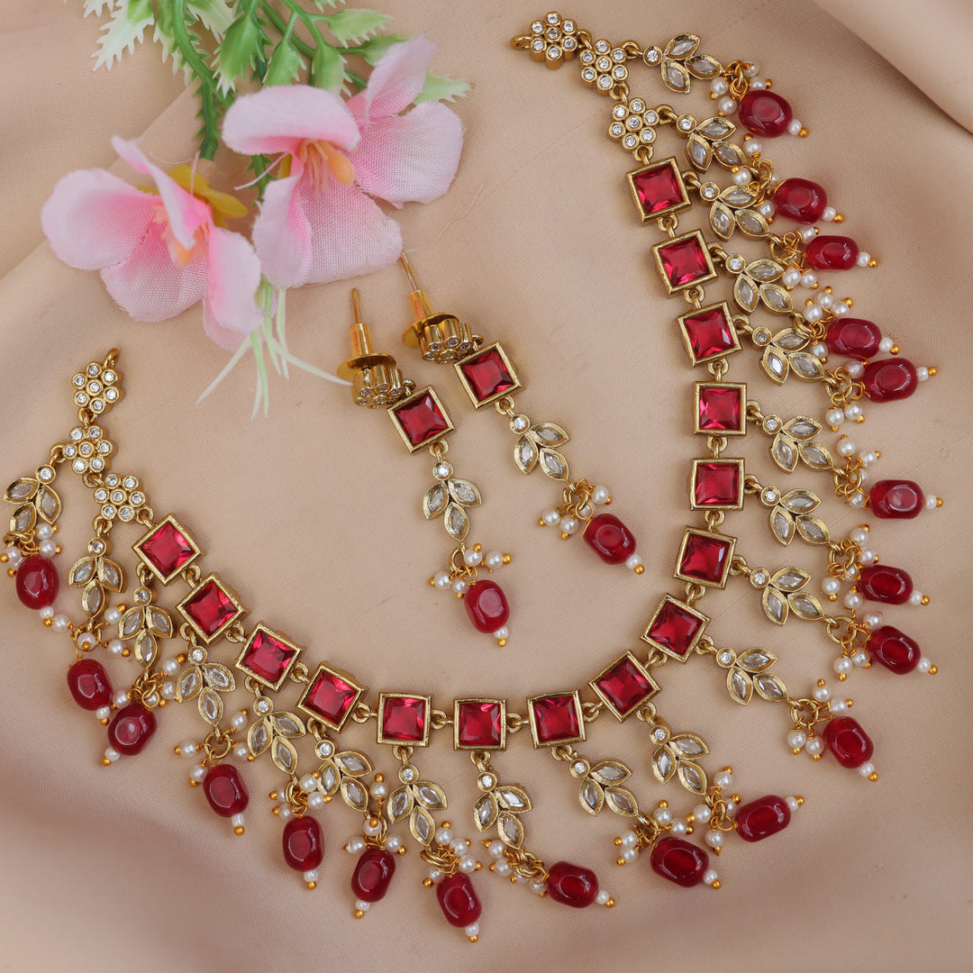 Exquisite Gold Necklace Set with Emerald Stones